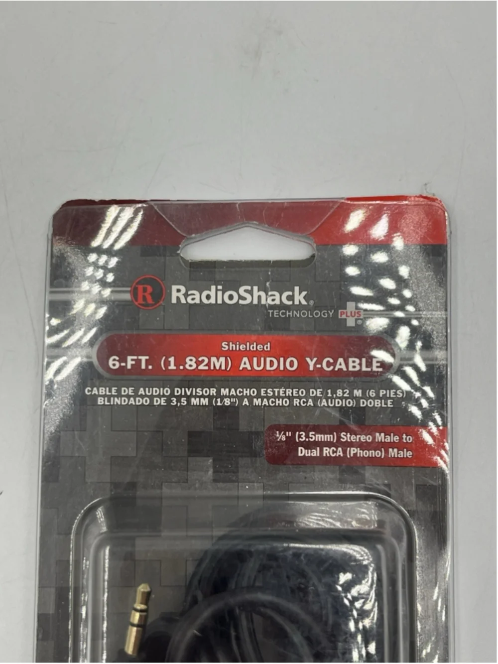 New RADIO SHACK shielded 6-Ft (1.82m) Gold-plated Audio Y-Cable 1/8